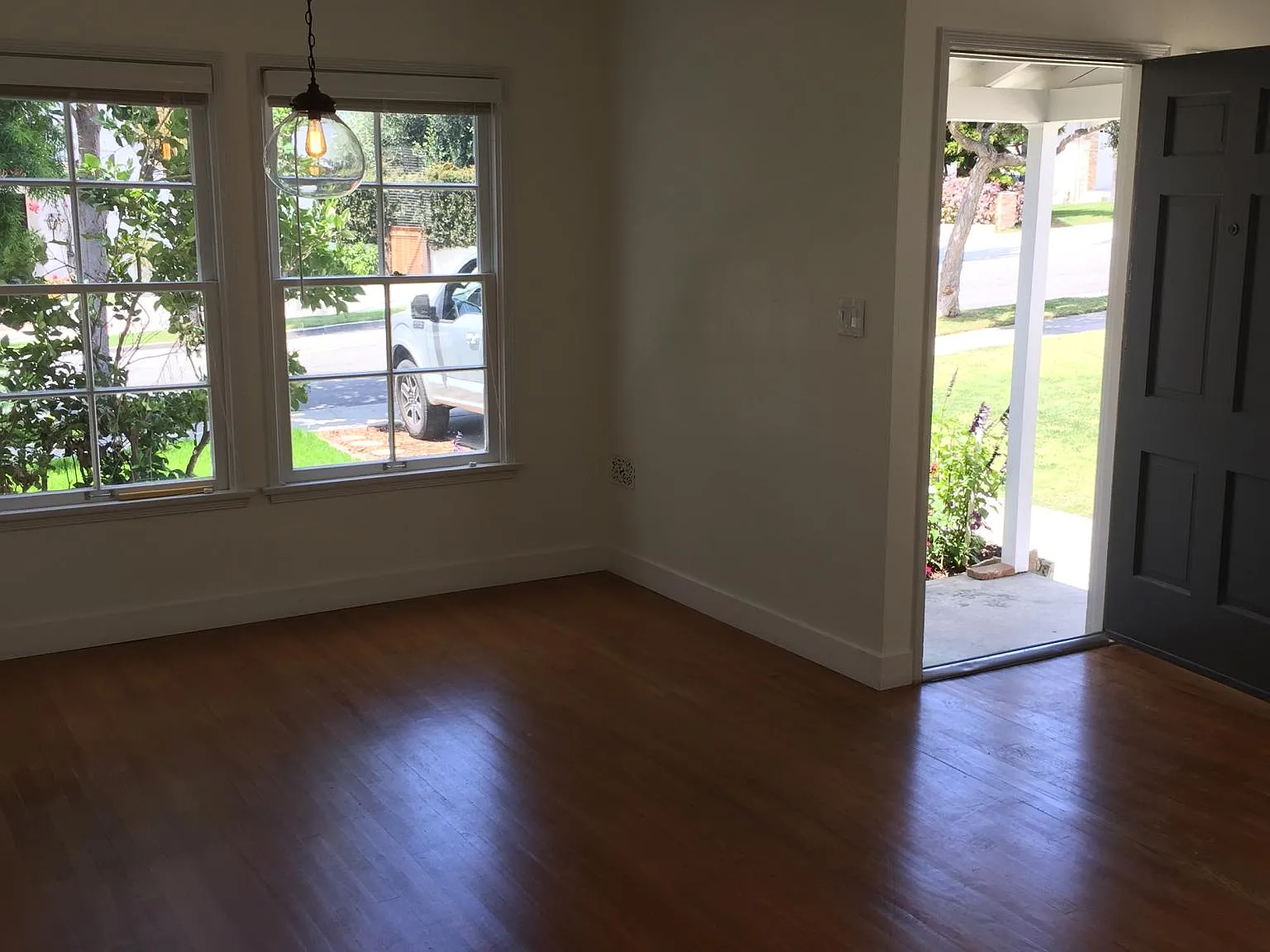 3 bed, 1100 sqft, $5,600 — Photo 4