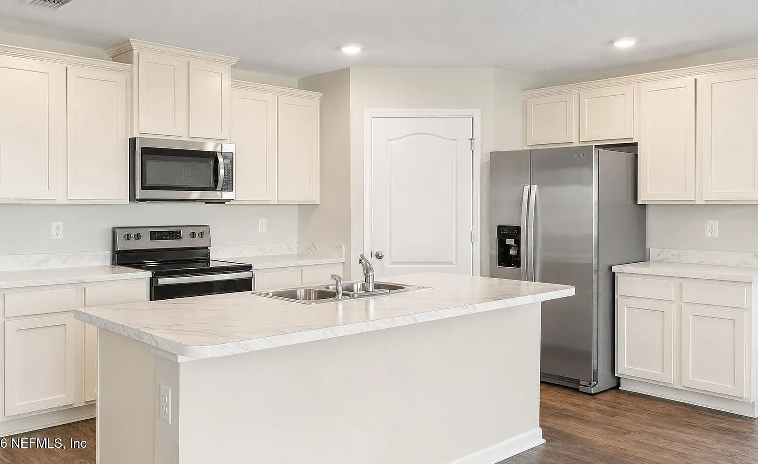 4 bed, 2.0 bath, 1862 sqft, $2,200 — Photo 4