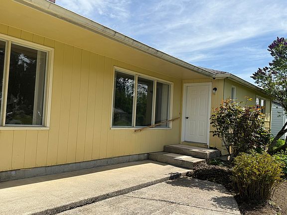 2nd image of 2660 Dorfs Ave NE