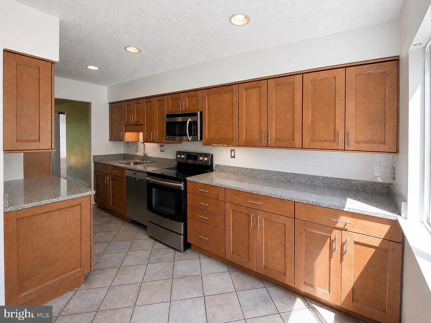 3 bed, 4.0 bath, 1538 sqft, $3,050 — Photo 4