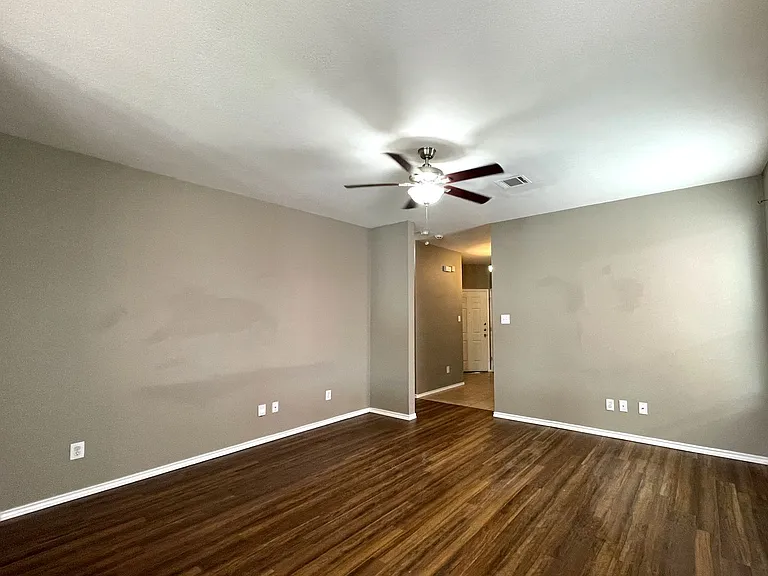 9109 Nathaniel Dr — Photo 15