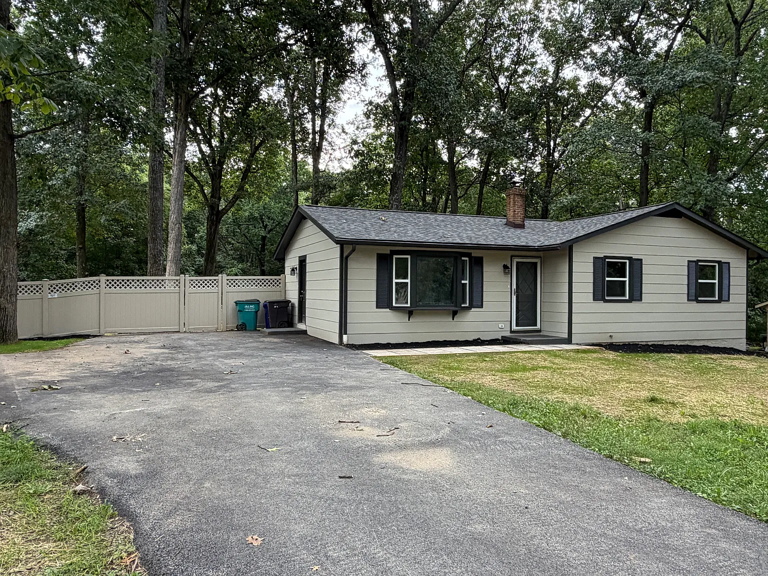 3 bed, 1012 sqft, $2,395 — Photo 2