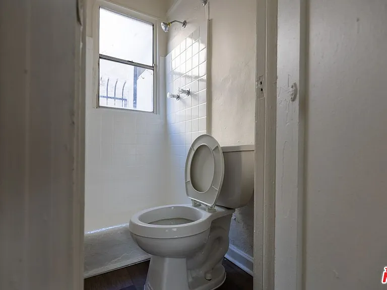 1021 N Mariposa Ave #4 — Photo 16