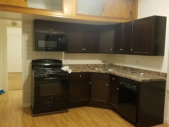 2nd image of 2322 W Huron St APT 3R