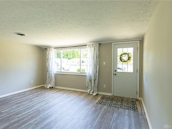 4th image of 631 S Riverview Ave