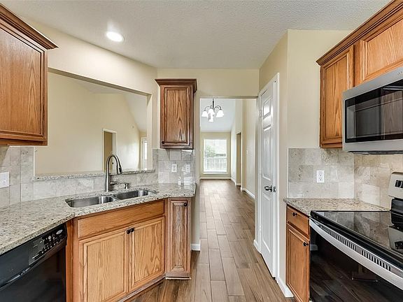 5th image of 506 Hampton Ct