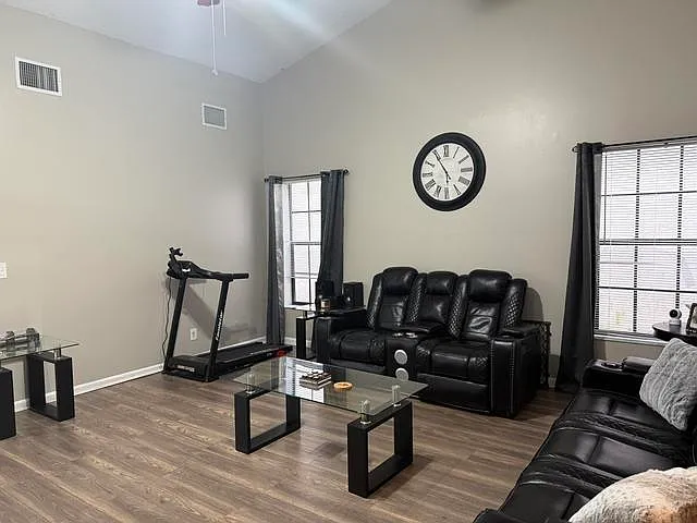 3 bed, 1741 sqft, $3,350 — Photo 2