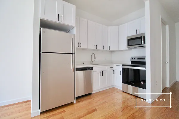 Rented by Grand & Co. | media 4