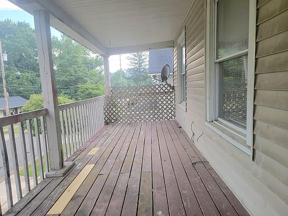 2nd image of 299 Lloyd St Unit 2