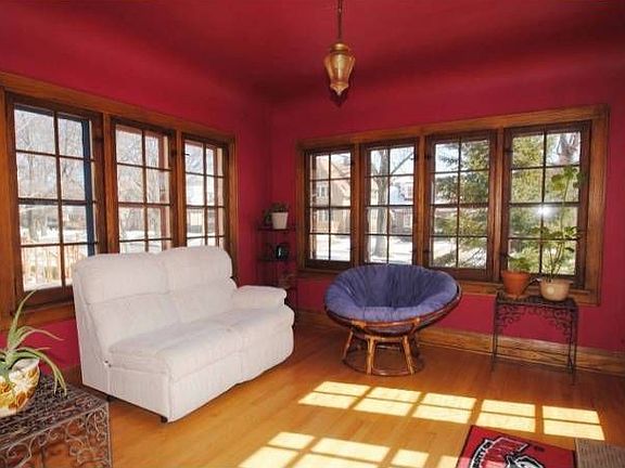 Hardwood floors in sunroo