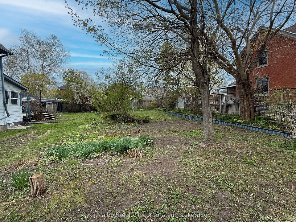 2nd image of 155 Quebec St
