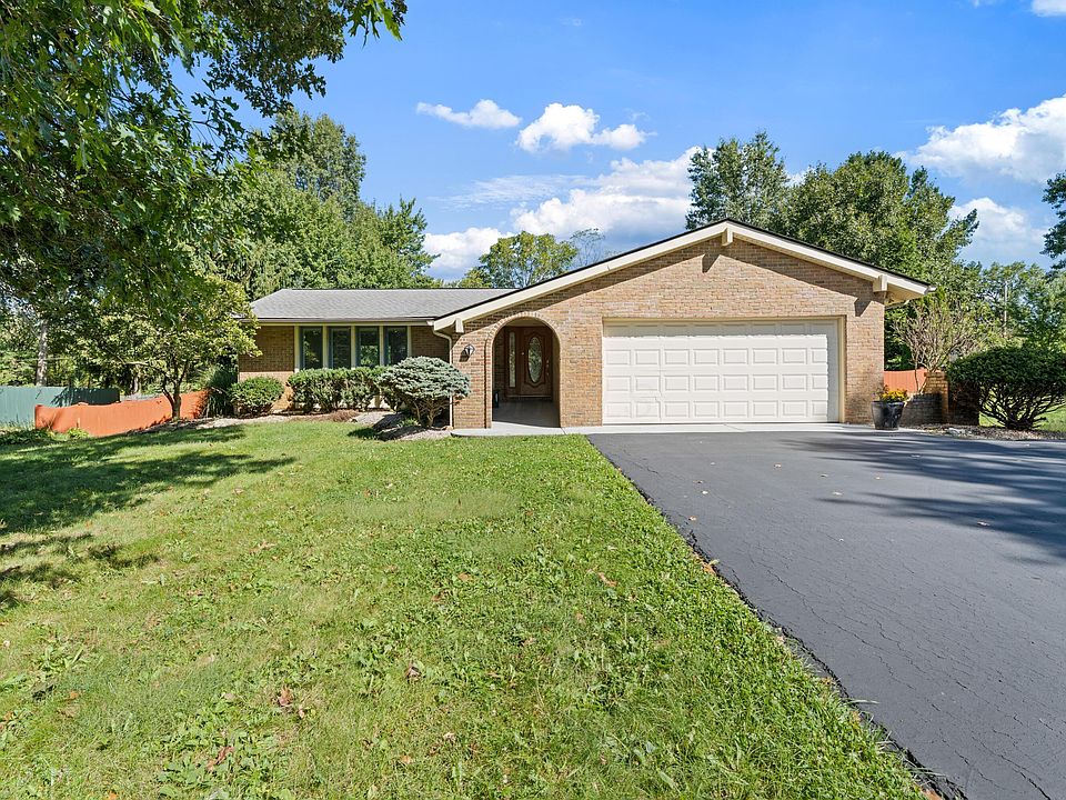 1st image of 300 Heather Ln