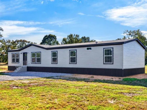 44 Augusta Dr, Carriere, MS 39426