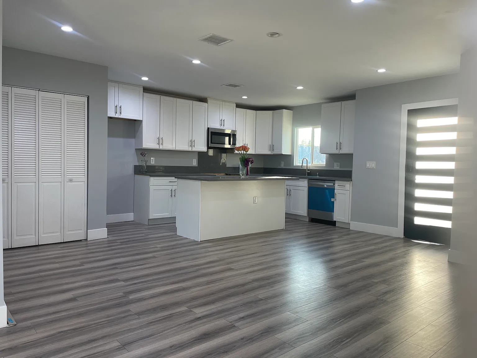 3 bed, $3,400 — Photo 2