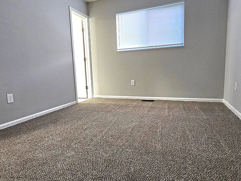 3030-3032 Creekview Circle — Photo 33