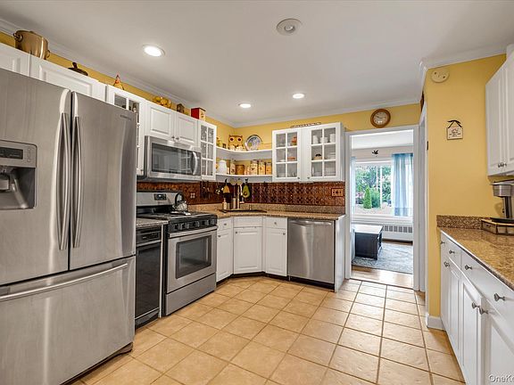 3rd image of 31 Sherwood Drive