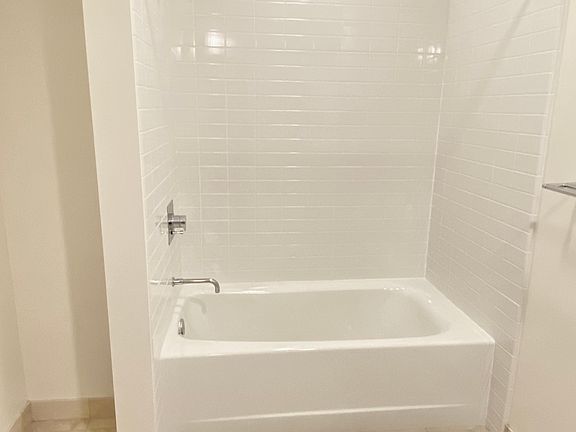 5th image of 325 Berry St APT 706