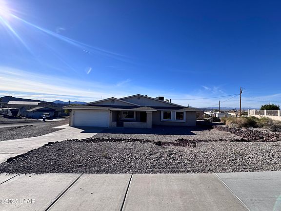 3rd image of 821 Thunderbolt Ave