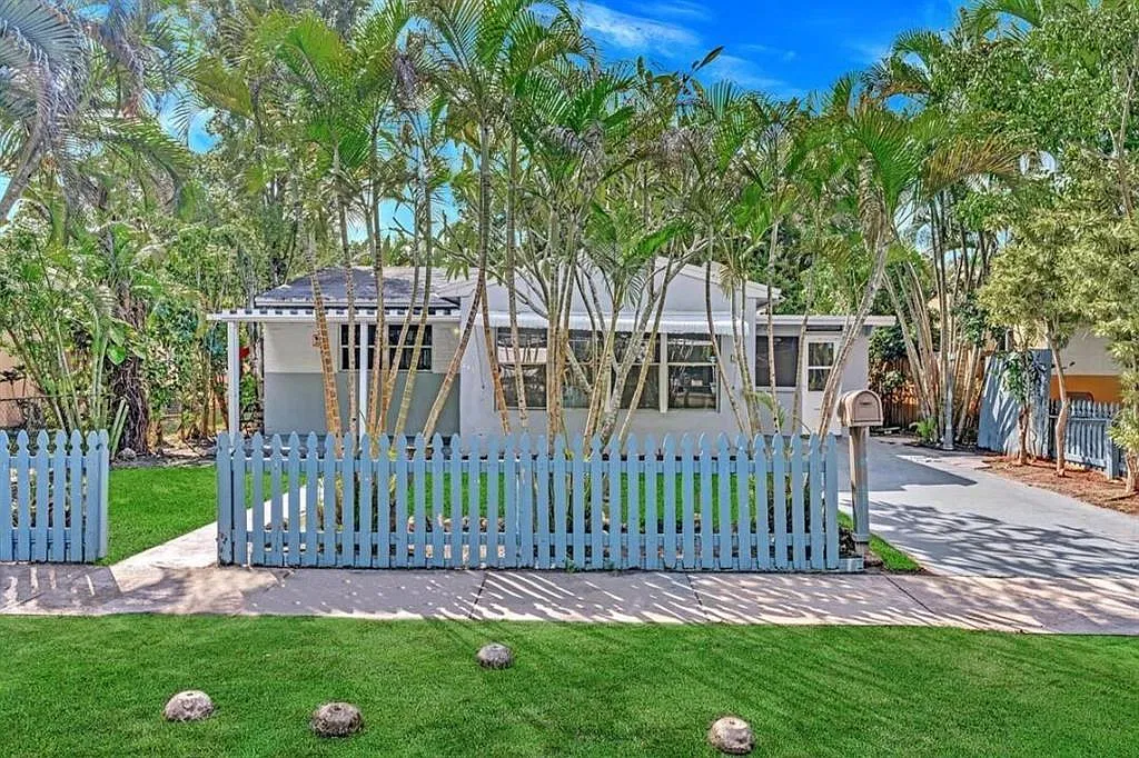 2 bed, 1.0 bath, 1000 sqft, $2,000 — Photo 1