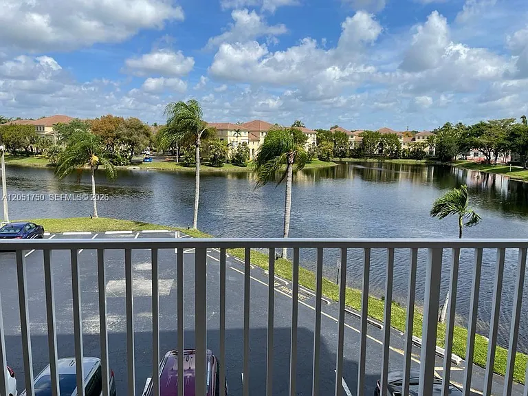 250 Jacaranda Dr #302 — Photo 24