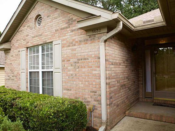 2nd image of 1432 Applewood Way