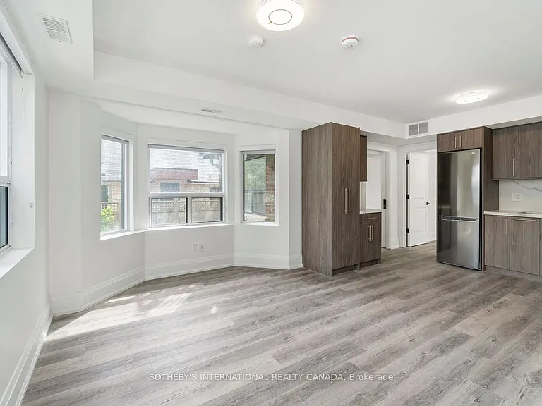 44 Larkin Ave #B — Photo 4
