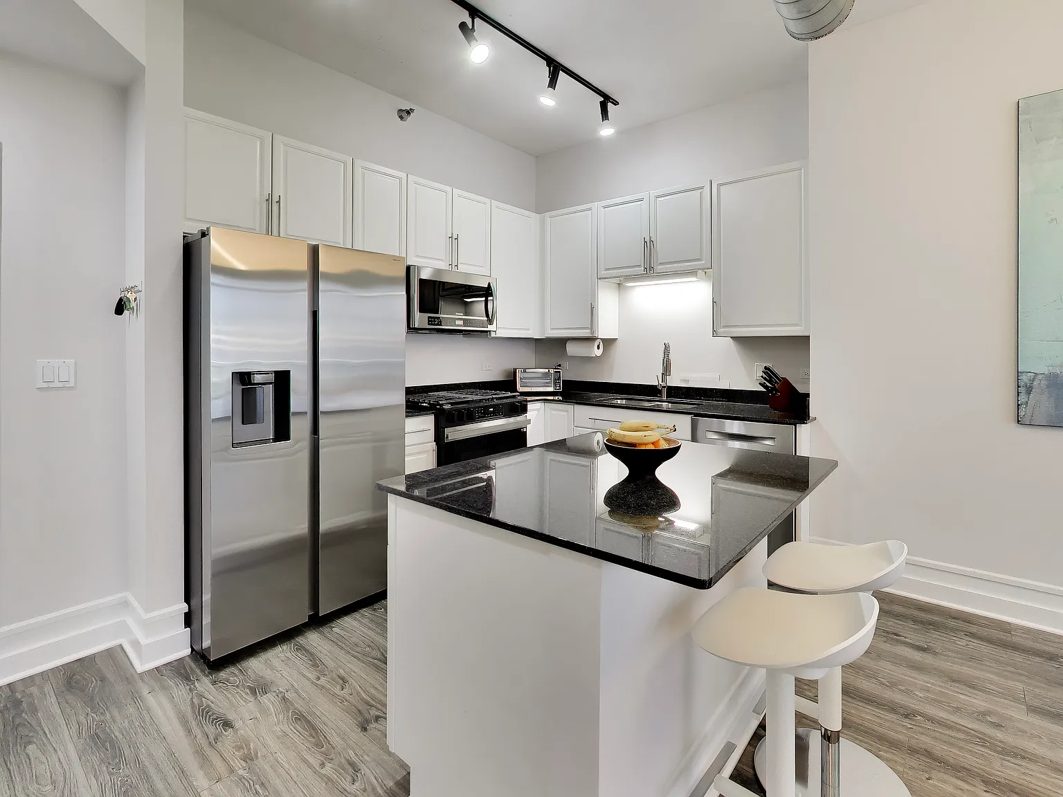 901 W Madison St — Photo 2