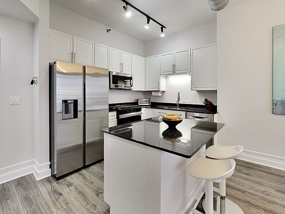 2nd image of 901 W Madison St Unit 1012