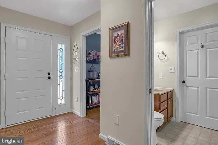 4 bed, 1920 sqft, $2,700 — Photo 3