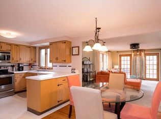 21 W Bayberry Rd, Glenmont, NY 12077