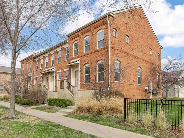 1035 Walker Cir, Iowa City, IA 52245