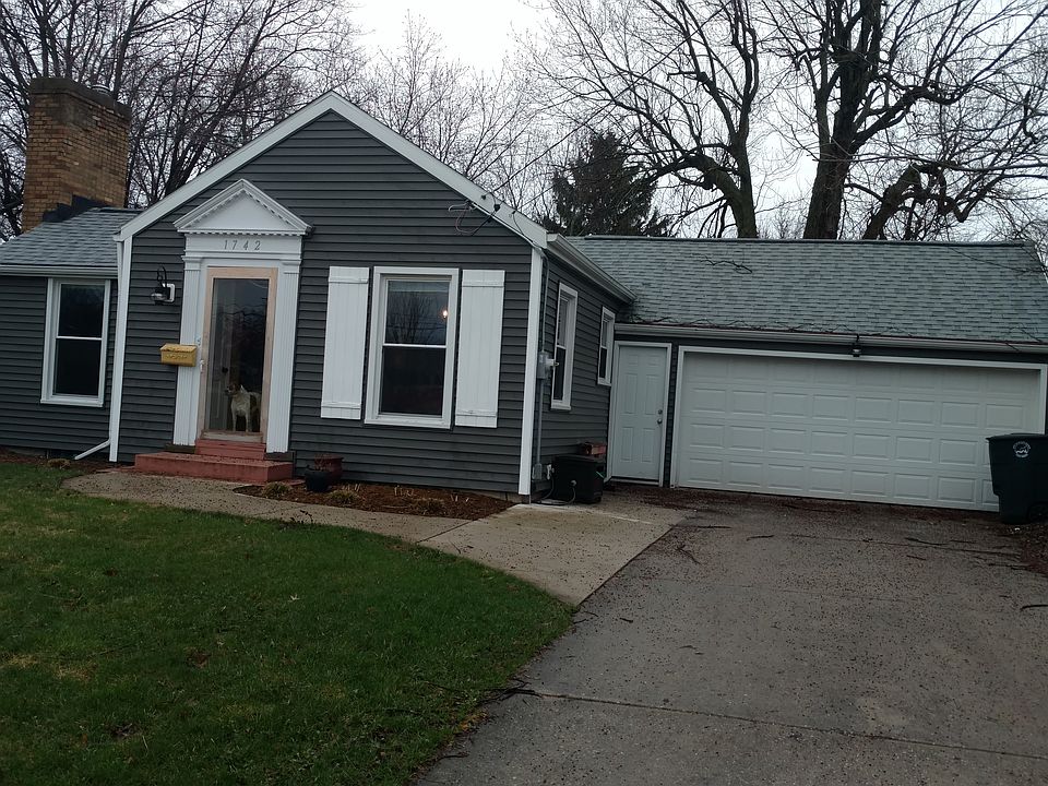 1st image of 1742 Burton St SE