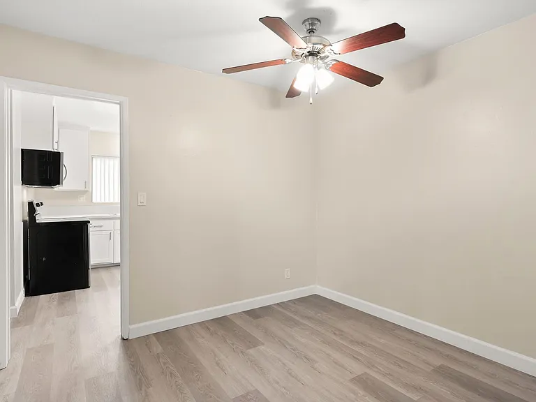 Linden Court Apartments — Photo 88