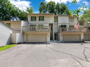 6204 Sandpiper Ct, Edina, MN 55436