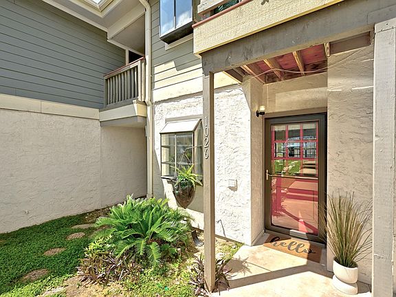 4th image of 2215 Post Rd APT 1026