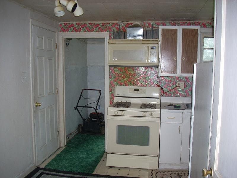 2nd image of 1352 Orchard St