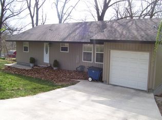 1418 Oakhill Dr, Cassville, MO 65625