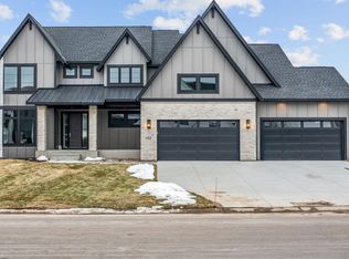 16820 46th Ave N, Plymouth, MN 55446