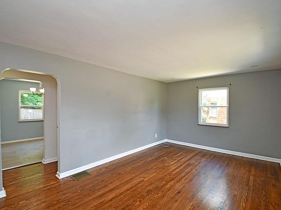 4th image of 1930 Acorn Dr