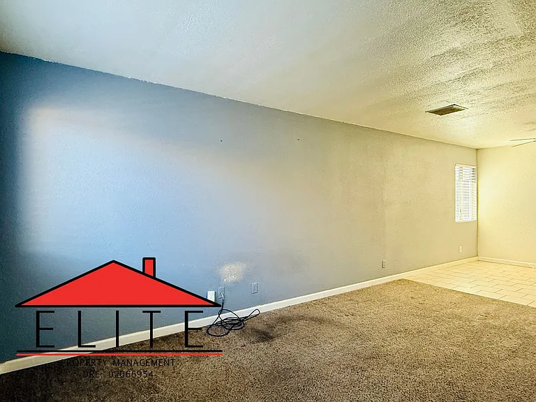 525 E Ridgecrest Blvd — Photo 12