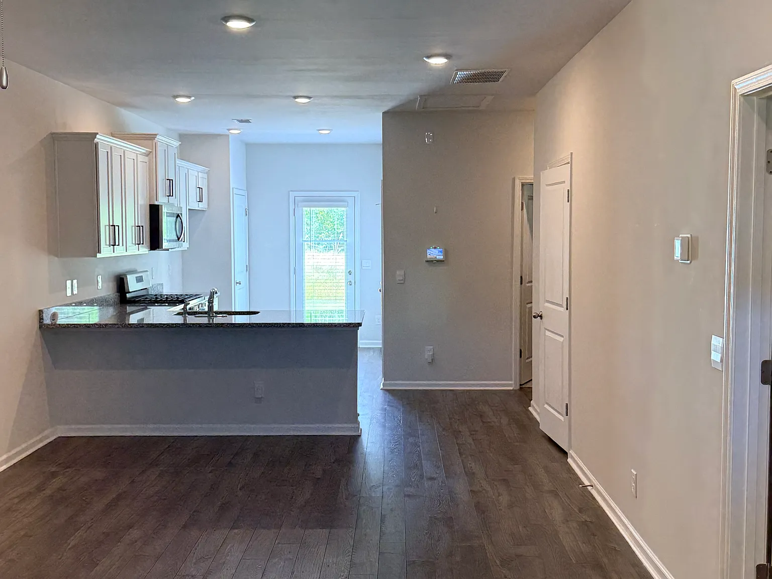 635 Quartz Ln — Photo 3