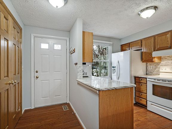 4th image of 2827 New Providence Ct
