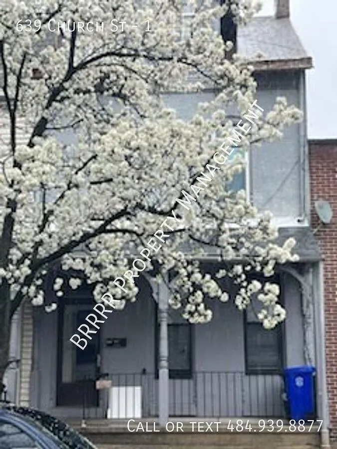 3 bed, 1.0 bath, $995 — Photo 1
