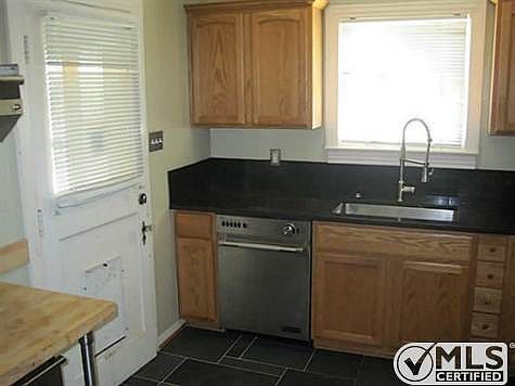 4th image of 1018 Valencia St