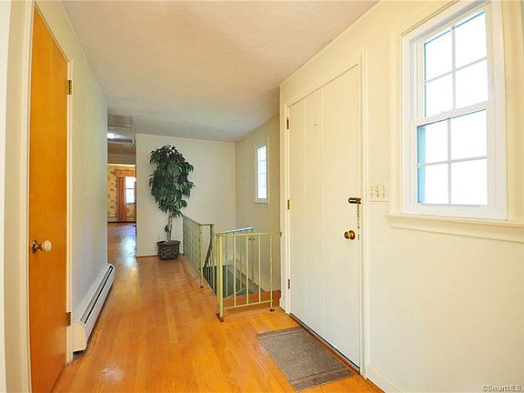 5th image of 103 Carriage Dr