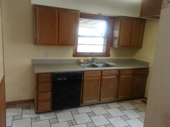 4th image of 4220 E Pleasant Run Parkway North Dr