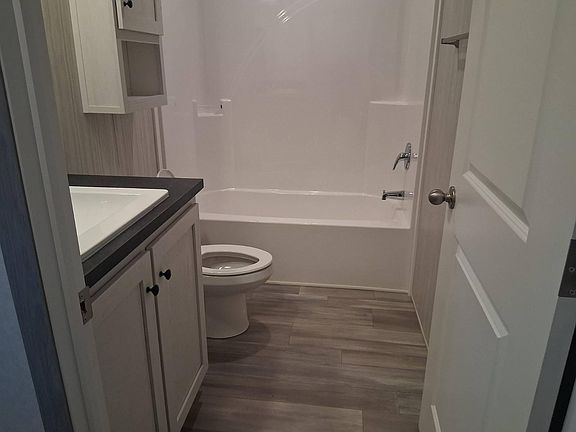 5th image of 328 W 53rd St Trailer 10