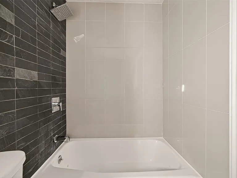 2130 Round Lake Dr — Photo 37