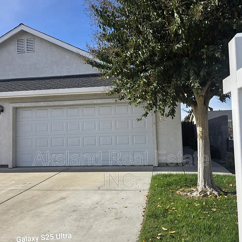 Photo 1 of 21 - 421 N Walnut Ave - Manteca, CA Primary Photo - 421 N Walnut Ave
