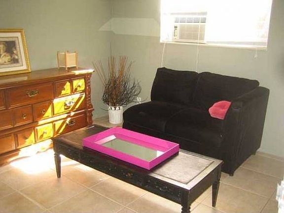 5th image of 220 Washingtonia Ave APT B